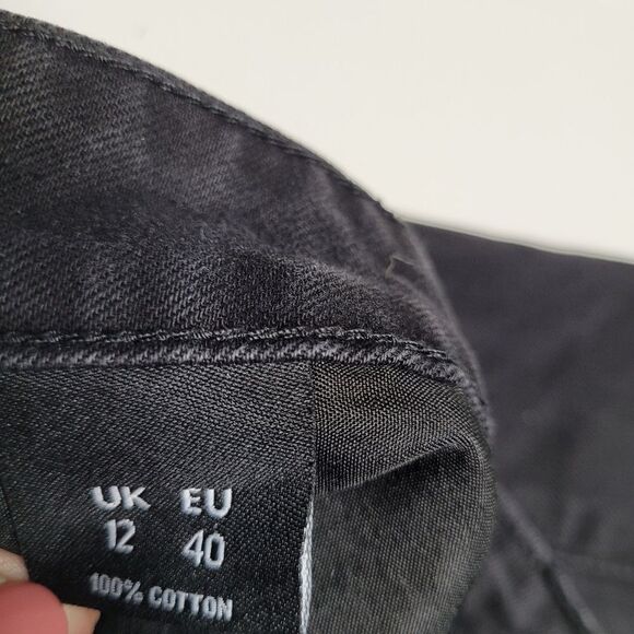 8 NASTY GAL DENIM BLACK CUT OFF HIGH RISE FESTIVAL SHORTS LIKE NEW - Picture 3 of 13